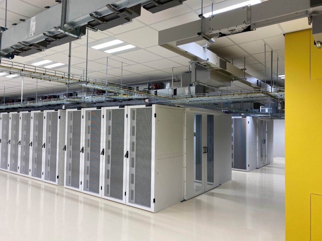 Selecting the right finish for steel wire cable tray systems in data centres