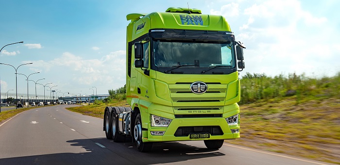 New FAW J7 heavy-duty performance truck tractor unveiled for long-haul transport